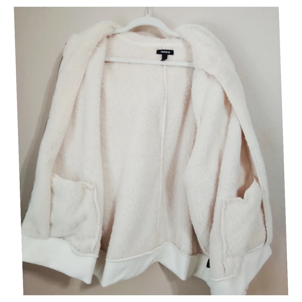 Torrid Varsity Fuax Fur Hooded Bomber Jacket In Cream Cabincore Size 4